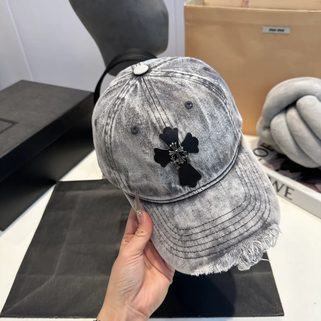 P60 Croxin's new denim denim baseball cap. Washed twill denim baseball cap. Newly launched washed denim series, casual and versatile. An artifact for spring and summer wardrobe matching.